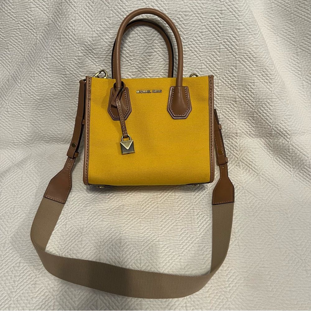 Michael Kors Mercer Messenger Crossbody Purse Jasmine Yellow - Canvas & Leather - Picture 16 of 16